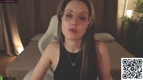 Zlata  Mon Tue Thu Fri Sun Sa GMT 3 0000pm - 0600pm  online show from March 26, 9:36 am