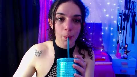 zoe_0111 online show from December 9, 8:54 pm