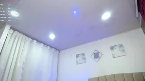 Snapshot of zoe_alanaa chatting on December 20, 4:42 am ZOEE online show from December 20, 4:42 am