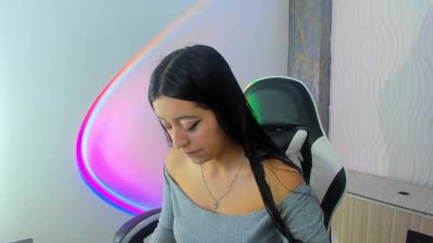 Z O E online show from April 15, 8:20 pm