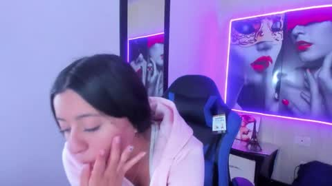 Z O E online show from January 17, 7:44 pm