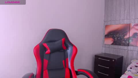 Z O E online show from April 10, 9:08 pm