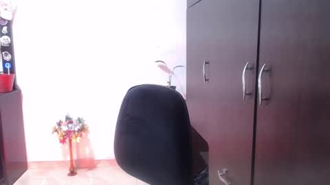 ZOE online show from December 14, 4:19 am