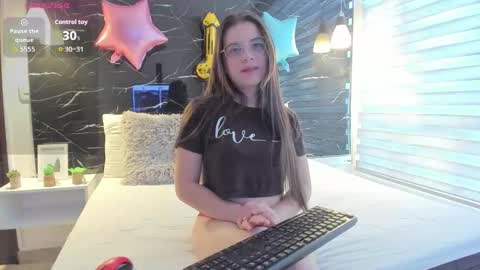 Zoe online show from December 2, 12:03 pm