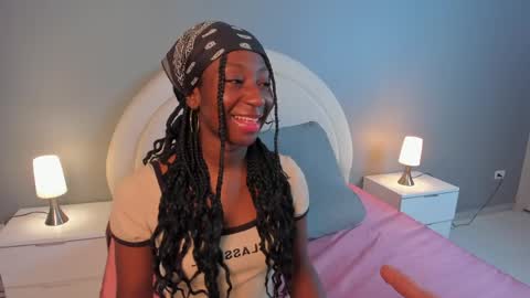 zoe_pinkett online show from April 2, 3:36 am