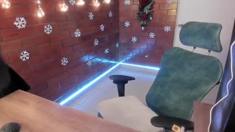 Snapshot of zoe_ringer chatting on December 30, 5:34 pm Zoe  online show from December 30, 5:34 pm