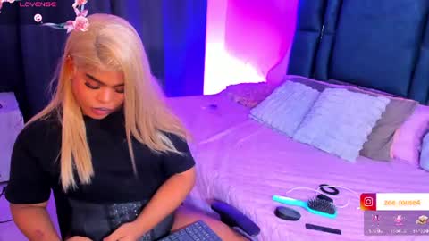 zoe_rosee4 online show from June 17, 11:21 pm