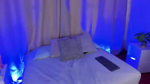 zoe_rousee_ online show from July 16, 12:08 pm