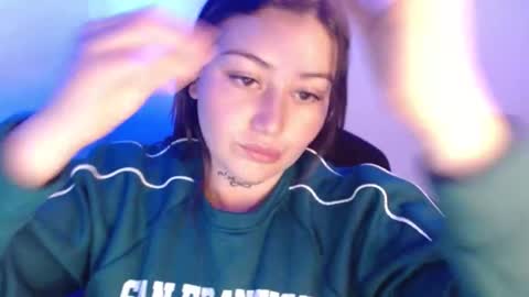 Snapshot of zoe_sexy69 chatting on February 13, 11:15 pm ZOE online show from February 13, 11:15 pm