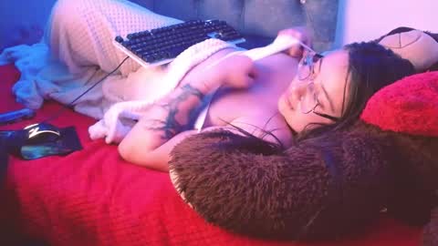 Snapshot of zoe_sexy69 chatting on March 5, 6:33 am ZOE online show from March 5, 6:33 am