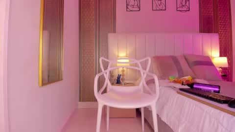 Snapshot of zoe_sky_ chatting on October 1, 11:42 am Hi guys i am Zoe online show from October 1, 11:42 am