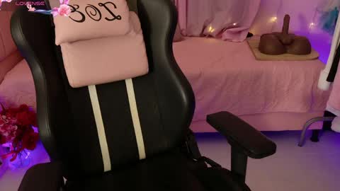 zoe_sullivan_ online show from April 20, 9:12 am