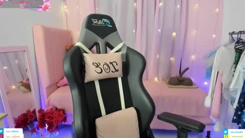 zoe_sullivan_ online show from February 22, 9:24 am