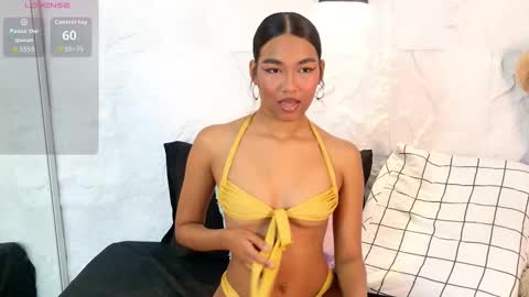 zoeameliie online show from December 19, 11:22 pm