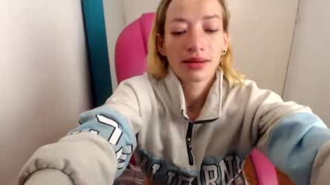 zoe online show from August 3, 4:58 am