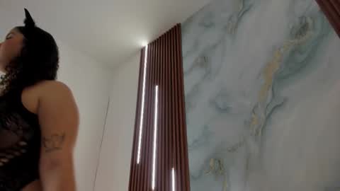 zoee online show from February 13, 3:43 am