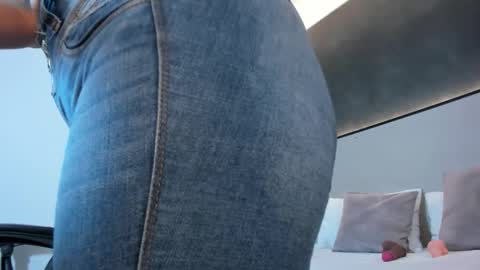 zoee_zi online show from October 25, 8:31 pm