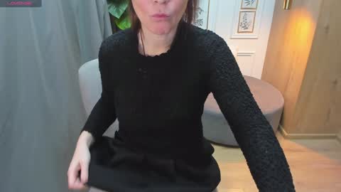 Snapshot of zoeeast chatting on December 17, 1:38 pm Zoe online show from December 17, 1:38 pm