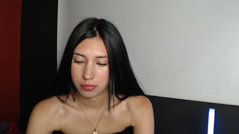 Snapshot of zoegp chatting on January 8, 6:31 am Laura online show from January 8, 6:31 am