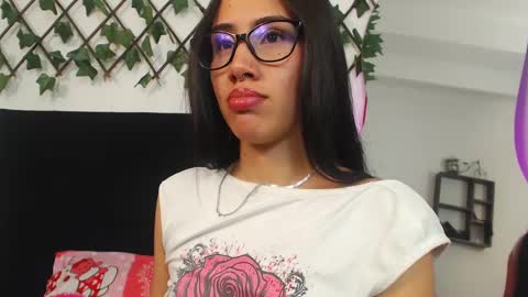 Snapshot of zoegp chatting on September 12, 4:36 am Laura online show from September 12, 4:36 am