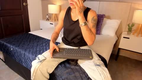 Zoe Krug online show from February 12, 1:04 pm