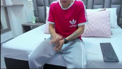 Zoe Krug online show from March 24, 12:22 pm