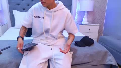 Zoe Krug online show from November 28, 8:27 pm