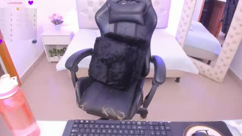 zoeth_ruiz online show from March 1, 3:49 pm