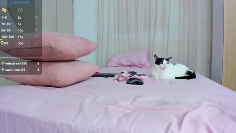 Snapshot of zoey_cooper chatting on September 29, 10:31 pm zoey Independent model online show from September 29, 10:31 pm
