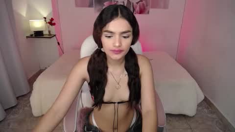 Snapshot of zoey_joy chatting on October 5, 10:50 pm zoey online show from October 5, 10:50 pm