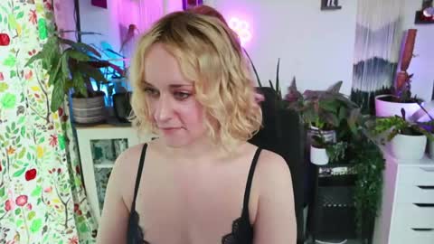Zoey Ryan online show from May 23, 6:37 pm