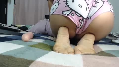 zully25 online show from February 15, 6:12 am