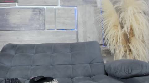 Snapshot of zuri_lux chatting on September 22, 10:25 pm Zuri Lux online show from September 22, 10:25 pm