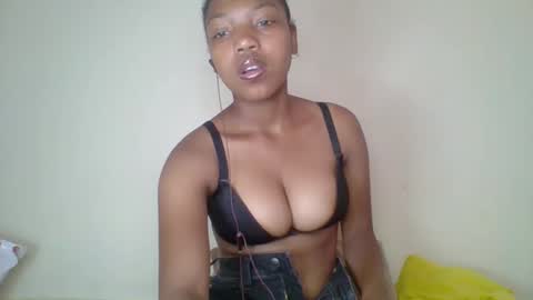 zyraelle_01 online show from May 7, 8:43 am