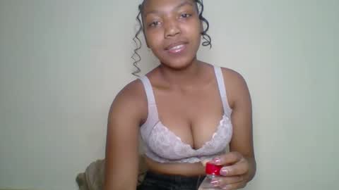 zyraelle_01 online show from May 11, 2:56 pm